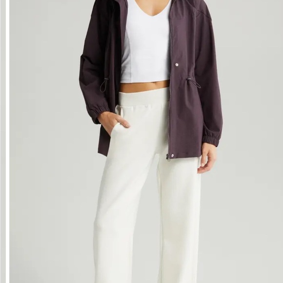 Commute Stowaway Hood Rain Jacket - Picture 5 of 7